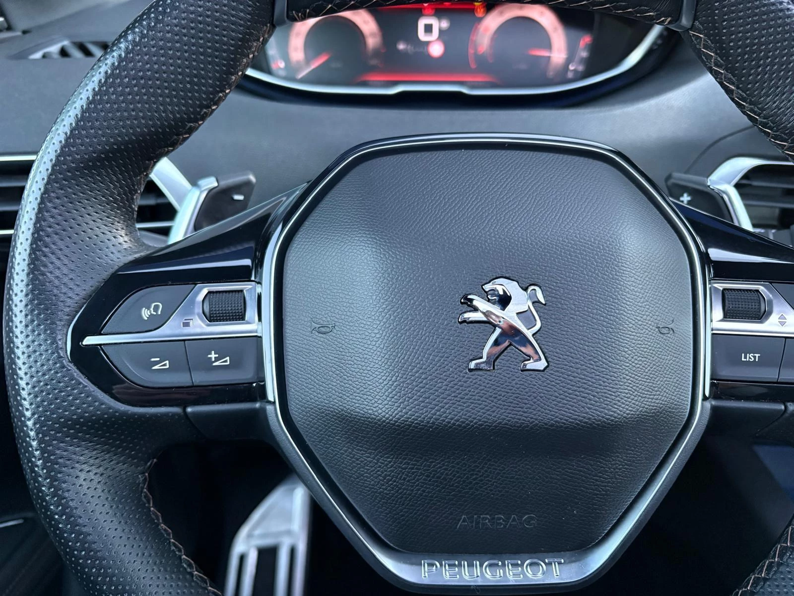 Hoofdafbeelding Peugeot 5008