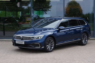 Hoofdafbeelding Volkswagen Passat Volkswagen Passat Variant 1.4 TSI PHEV GTE 218 PK BNS, Matrix-LED, Trekhaak, Winterpakket, Camera