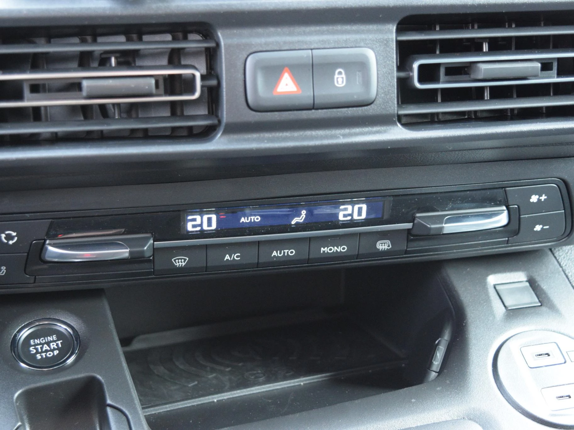 Hoofdafbeelding Peugeot e-Partner