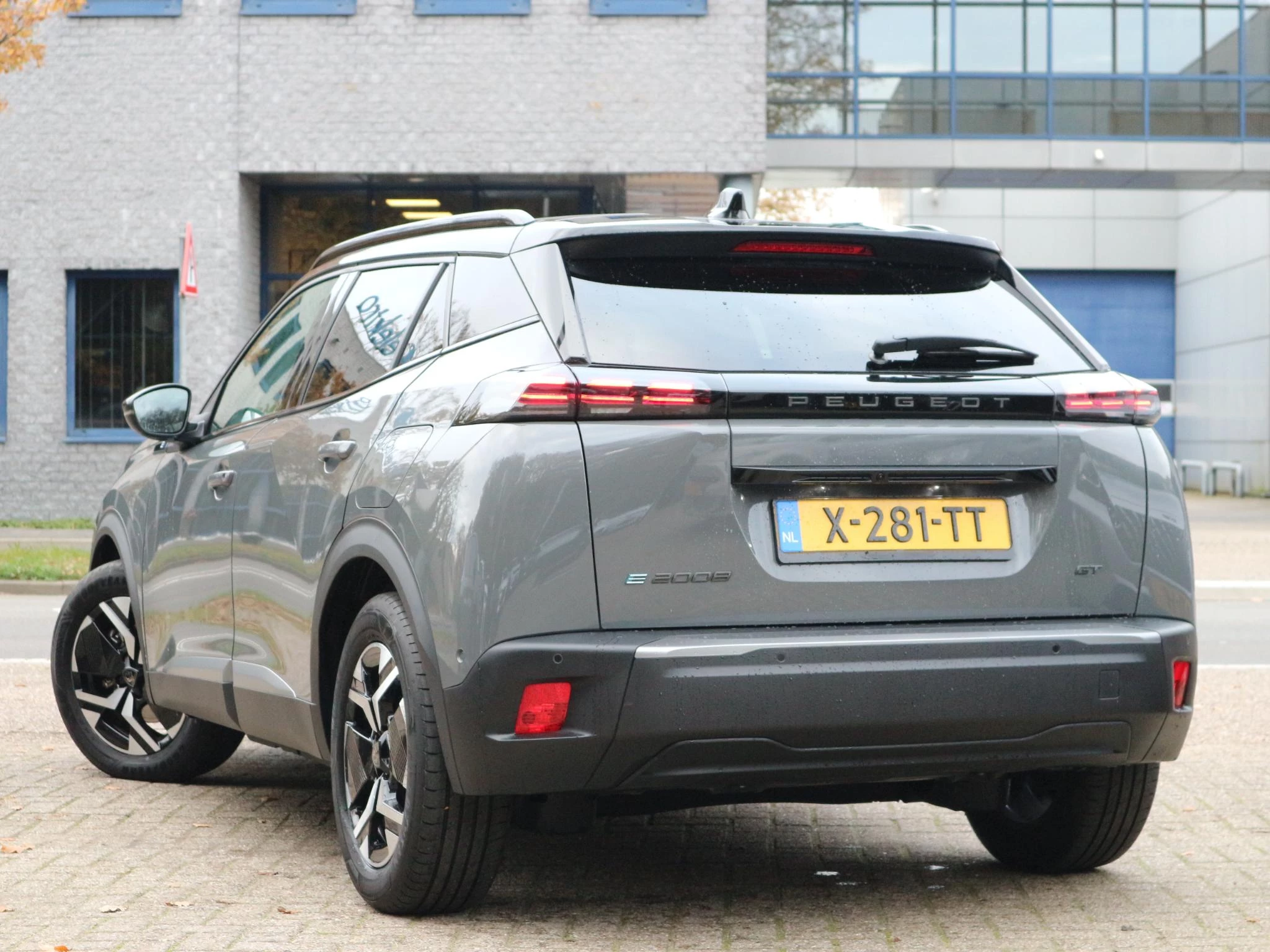 Hoofdafbeelding Peugeot e-2008