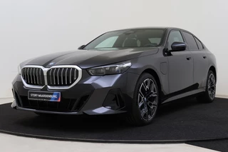 BMW 5 Serie 530e M Sport Automaat / Panoramadak / Trekhaak / Adaptieve LED / Achteruitrijcamera / Parking Assistant / Stoelventilatie / Stuurverwarming