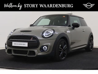 Hoofdafbeelding MINI Cooper S MINI Cooper S Hatchback JCW Automaat / Panoramadak / LED / JCW Sportstoelen / Park Assistant / Stoelverwarming / Cruise Control
