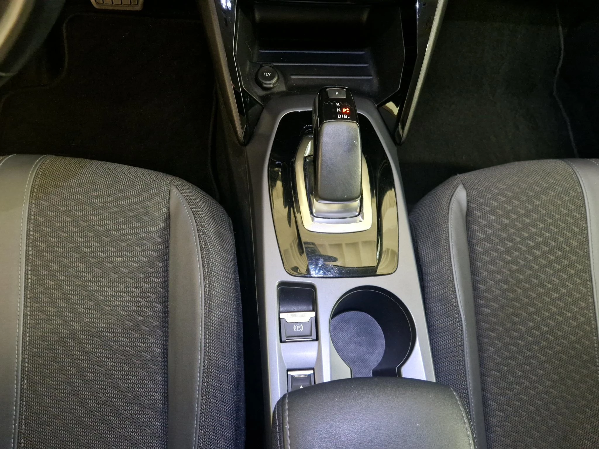 Hoofdafbeelding Peugeot e-2008