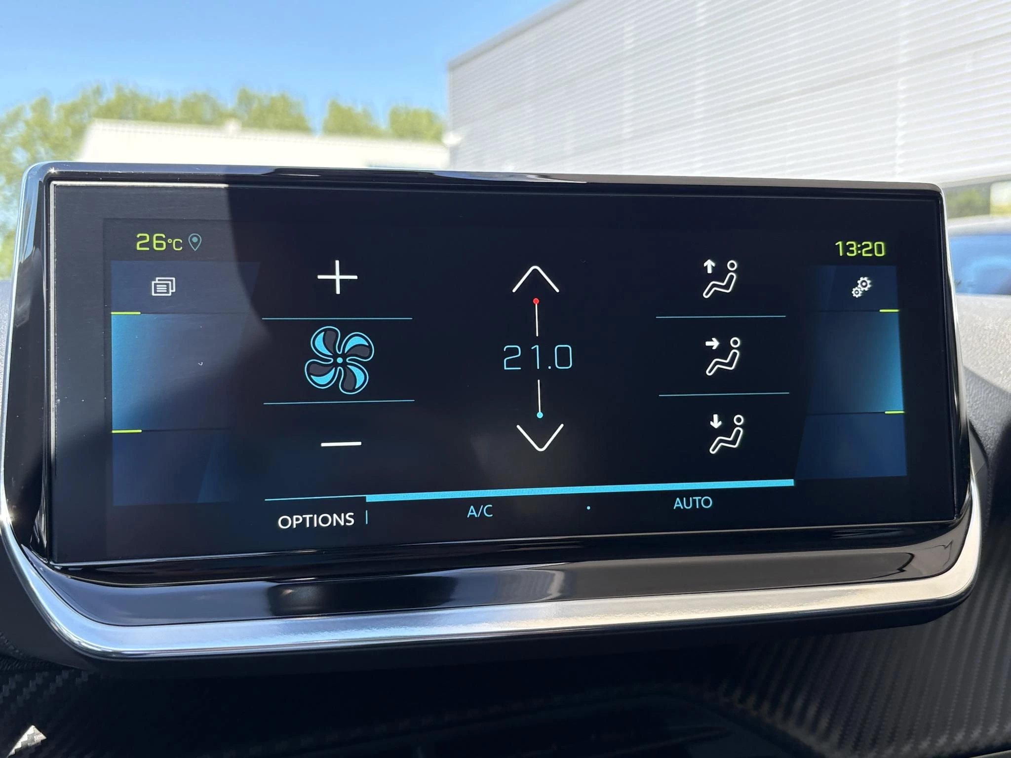 Hoofdafbeelding Peugeot e-2008