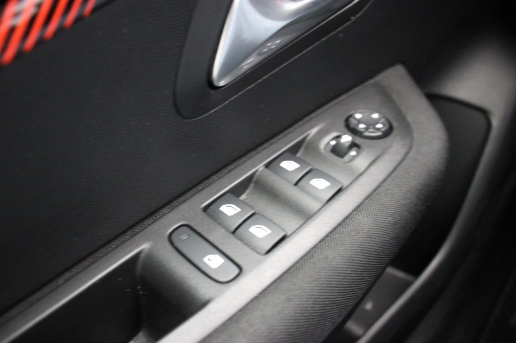 Hoofdafbeelding Peugeot e-208