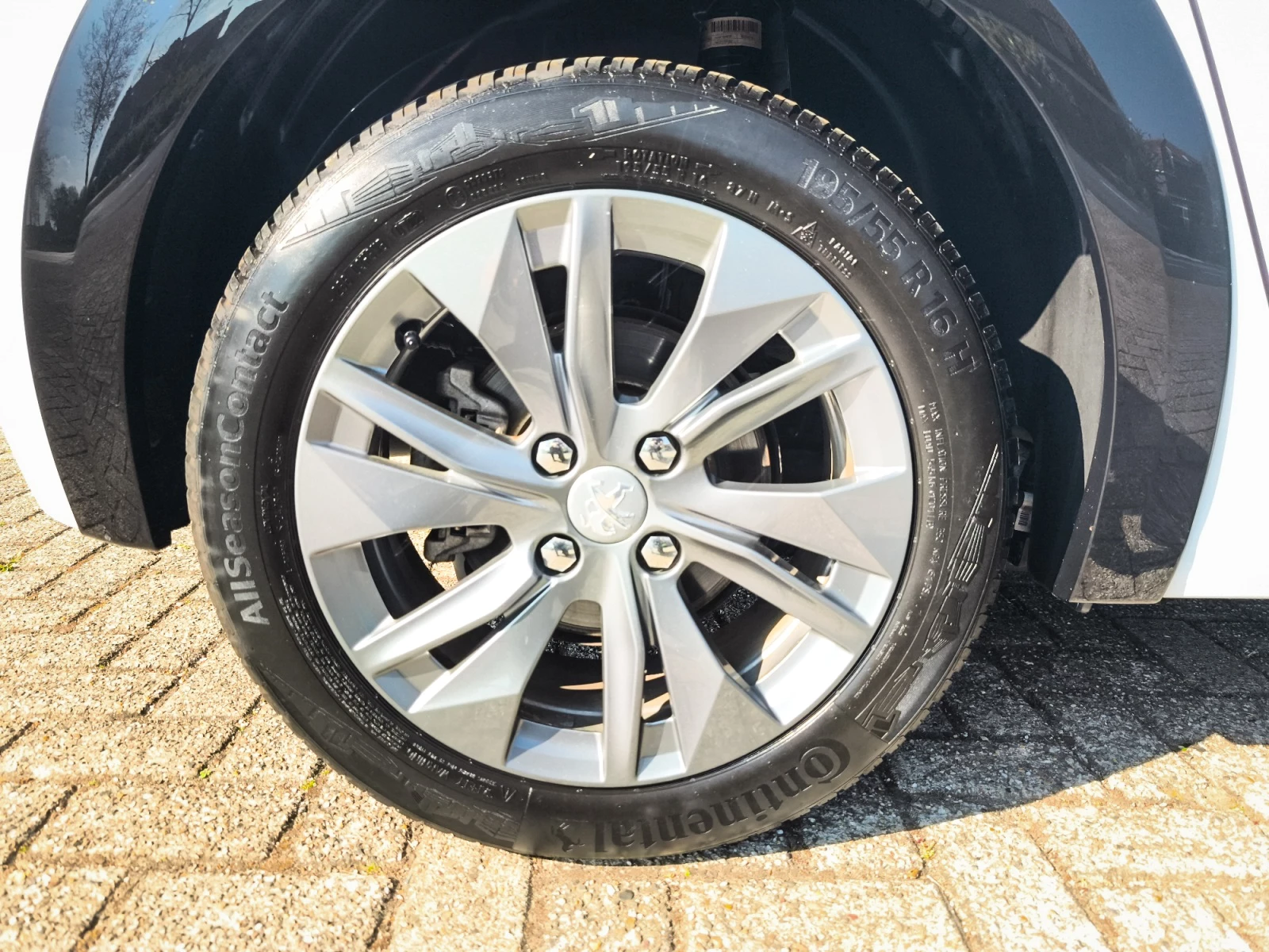 Hoofdafbeelding Peugeot e-208