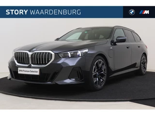 BMW 5 Serie Touring 530e M Sport Automaat / Trekhaak / Achteruitrijcamera / M Sportonderstel /  Comfort Access / Stoelverwarming / Adaptieve LED / Parking Assistant