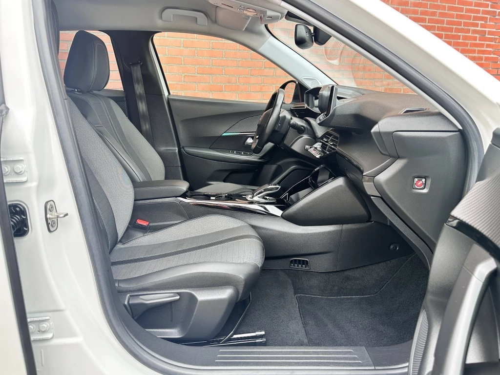 Hoofdafbeelding Peugeot e-2008