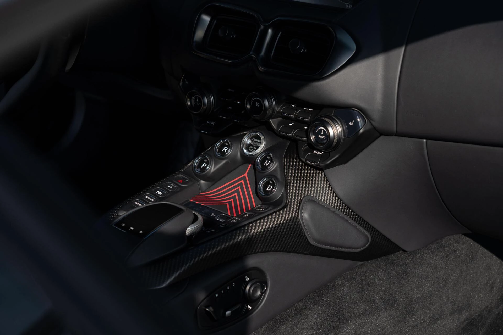 Hoofdafbeelding Aston Martin V8 Vantage