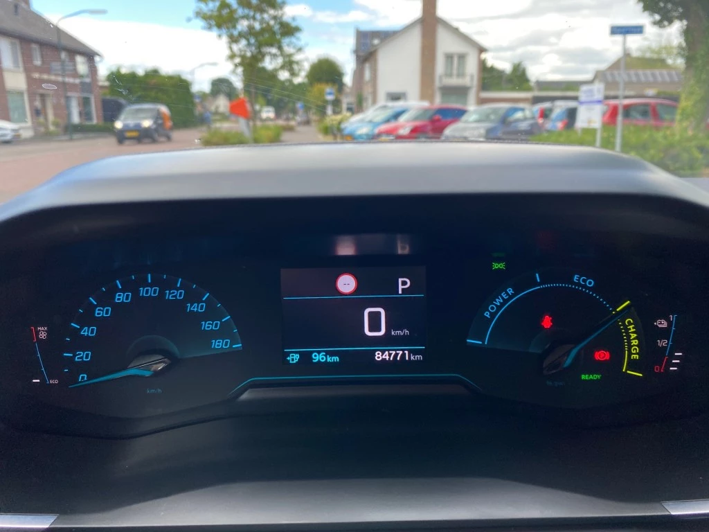 Hoofdafbeelding Peugeot e-2008