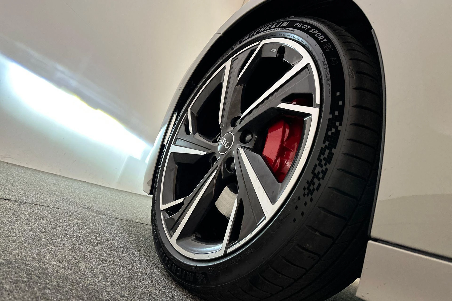 Hoofdafbeelding Audi A6 Avant e-tron