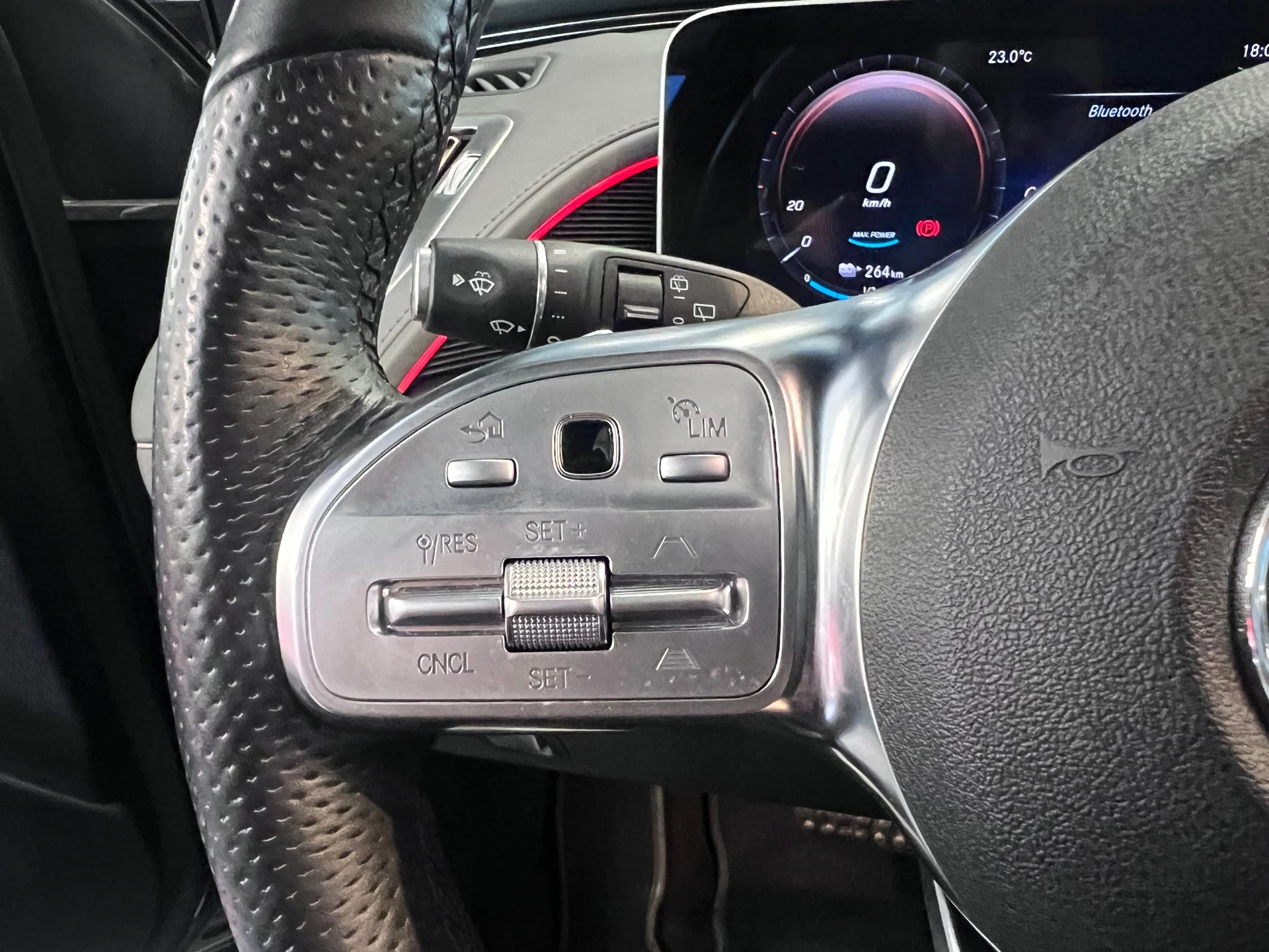 Hoofdafbeelding Mercedes-Benz EQC