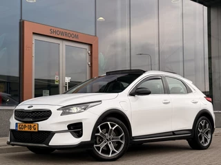 Hoofdafbeelding Kia XCeed Kia XCeed 1.6 GDi PHEV DynamicPlusLine | Pano | Trekhaak | Stoel/Stuur verwarming |