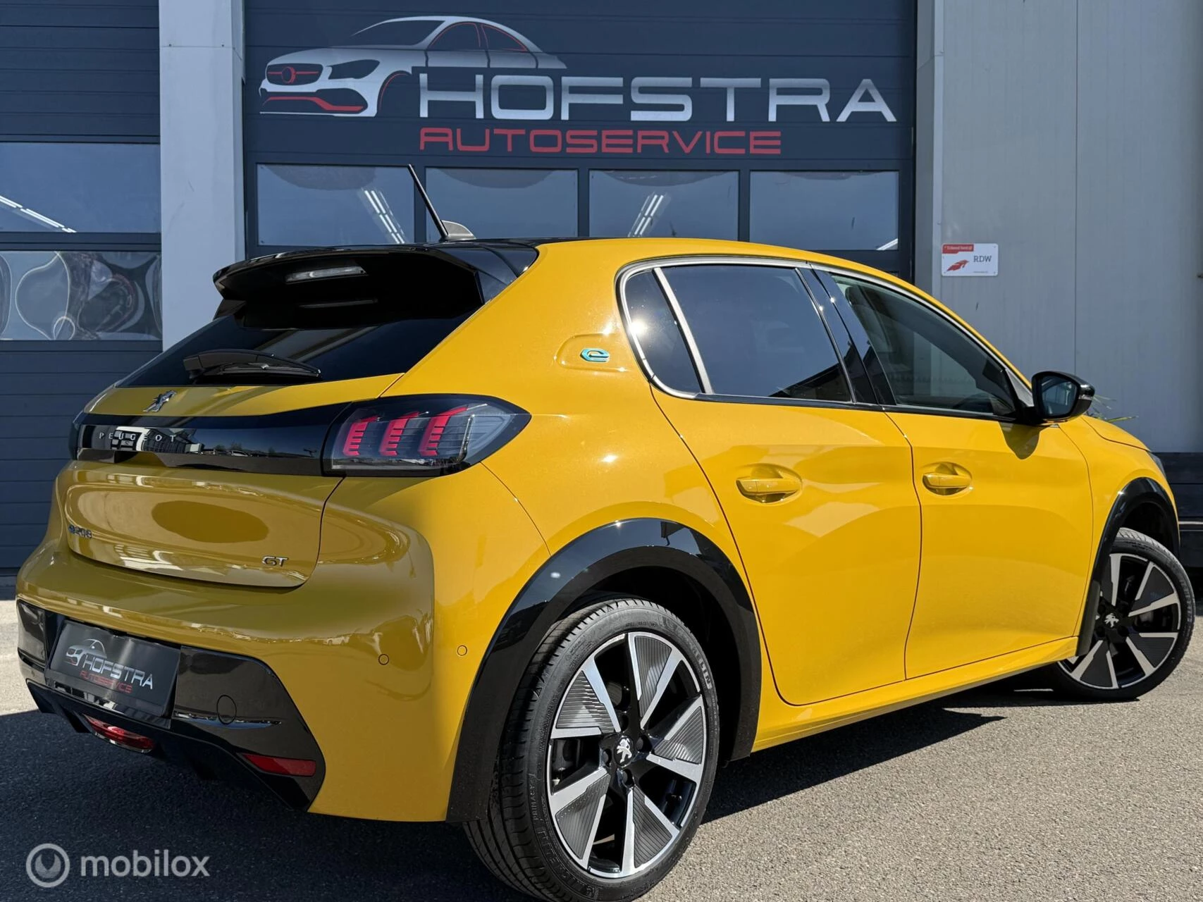 Hoofdafbeelding Peugeot e-208