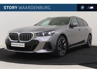 BMW 5 Serie Touring 530e M Sport Automaat / Trekhaak / Achteruitrijcamera / Comfort Access / Adaptieve LED / Stoelverwarming / M Sportonderstel / Parking Assistant