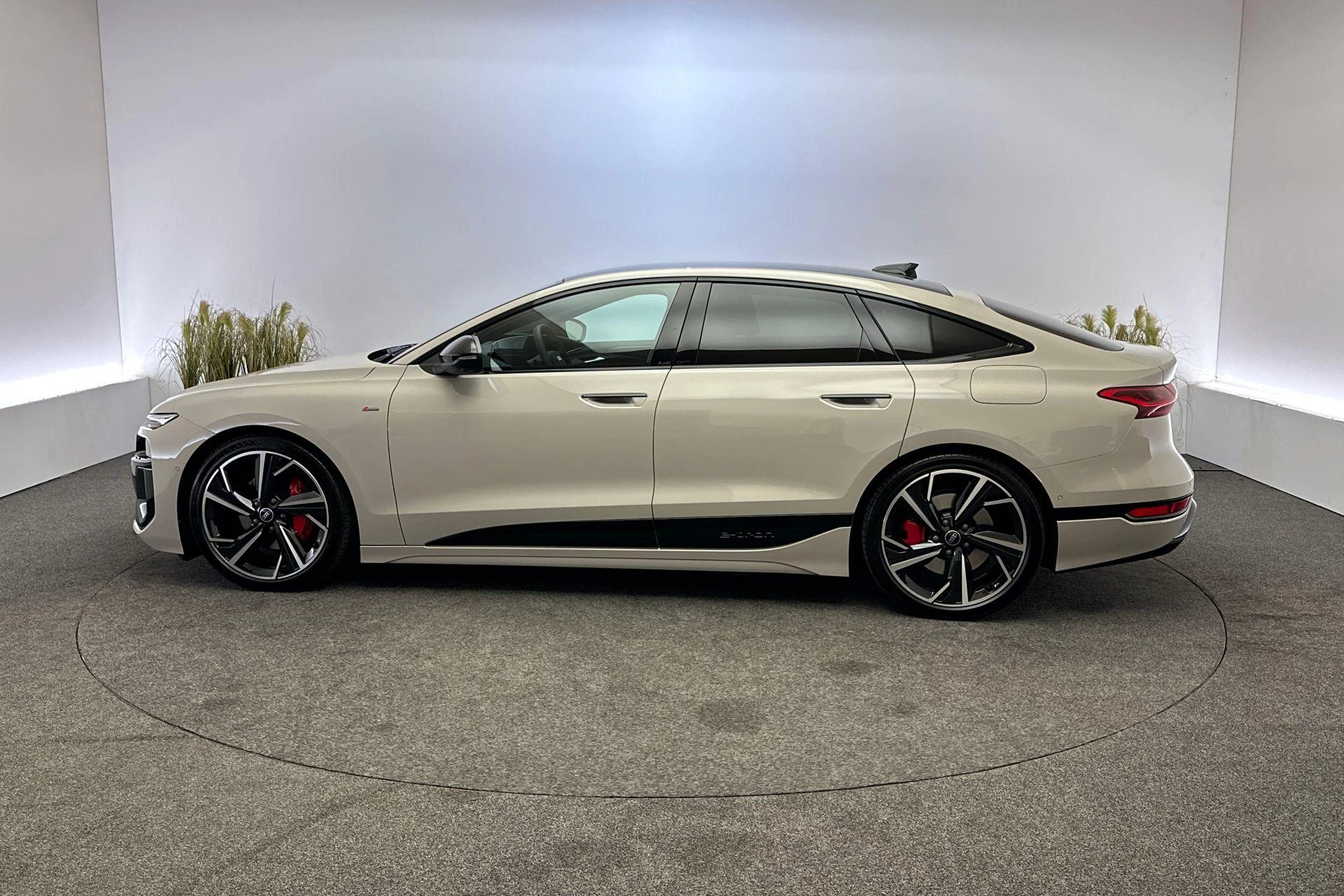 Hoofdafbeelding Audi A6 e-tron