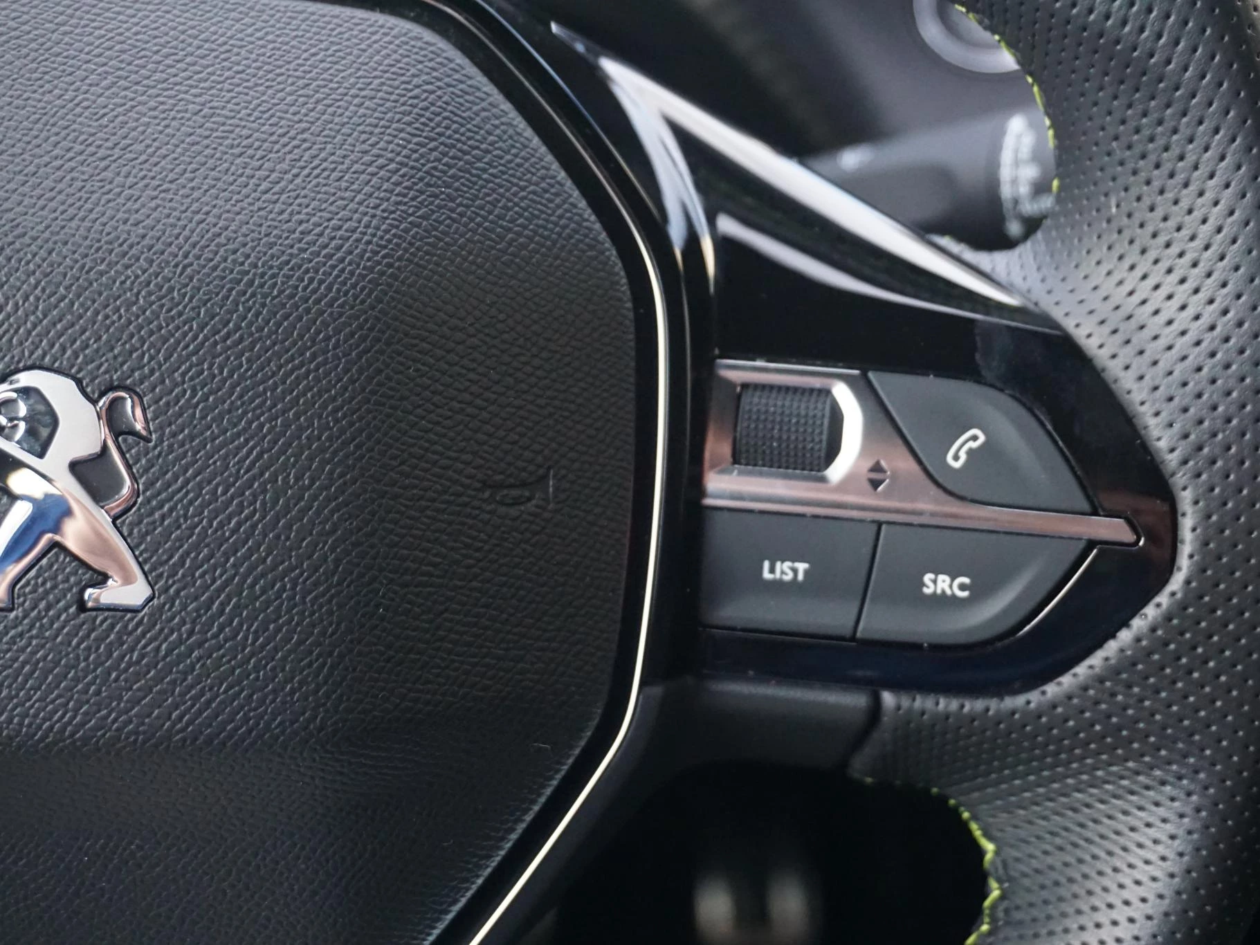 Hoofdafbeelding Peugeot e-208