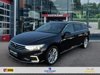 Hoofdafbeelding Volkswagen Passat Volkswagen Passat Variant 1.4 TSI DSG GTE CAMERA/ACC/TREKHAAK/NAVI/CARPLAY/ELEK.ACHTERKLEP/STOELVERW.