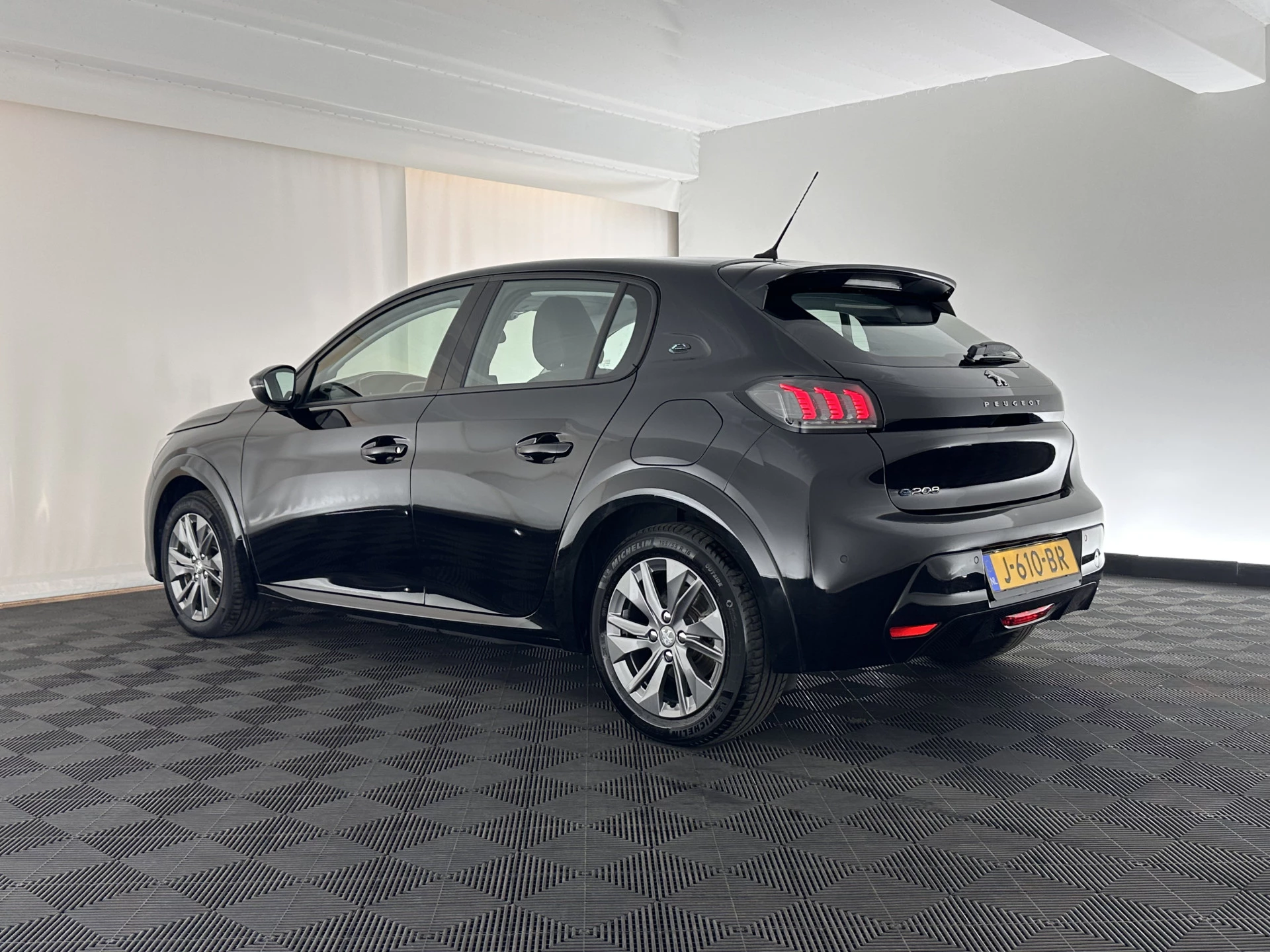 Hoofdafbeelding Peugeot e-208