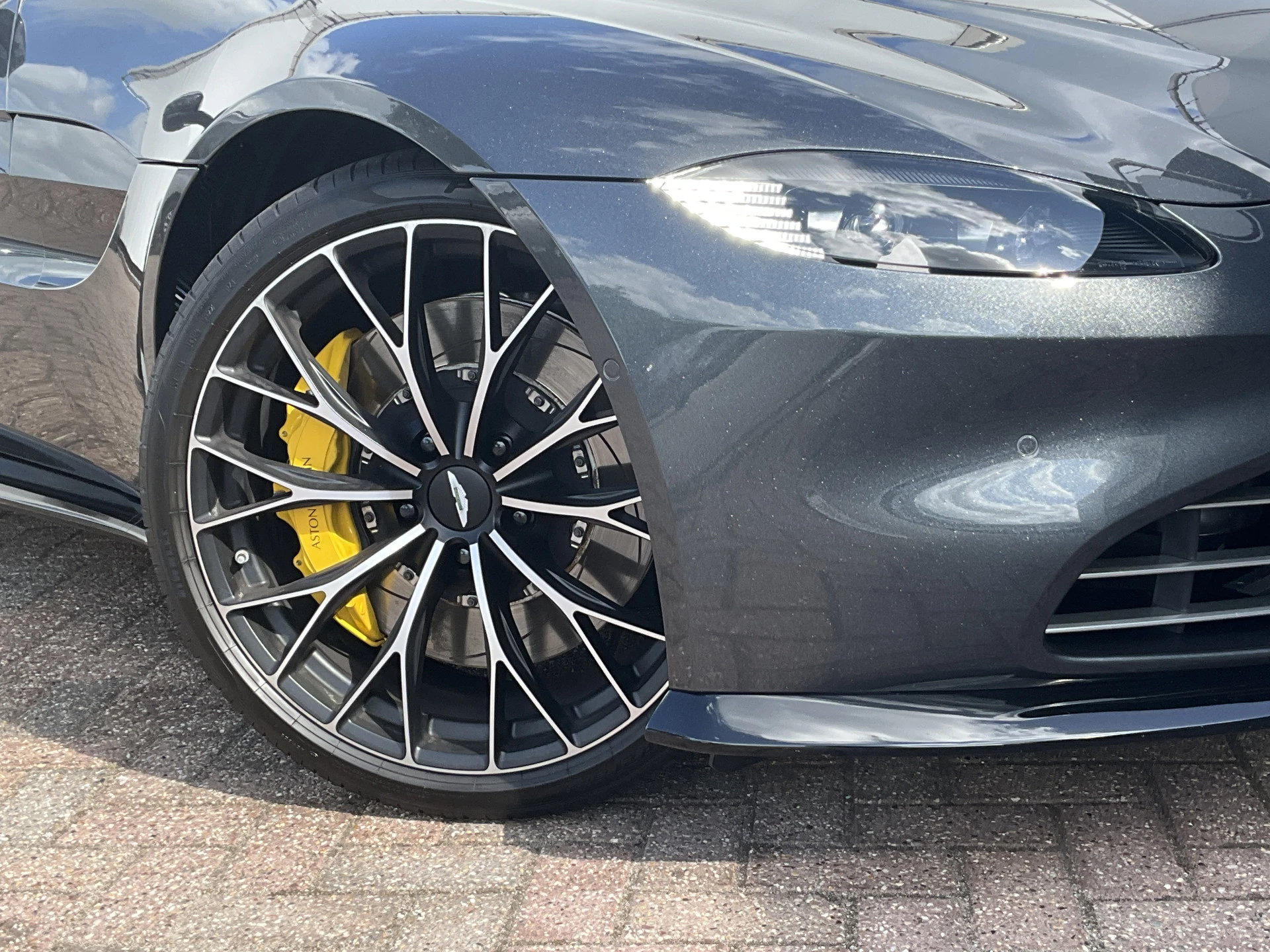 Hoofdafbeelding Aston Martin V8 Vantage
