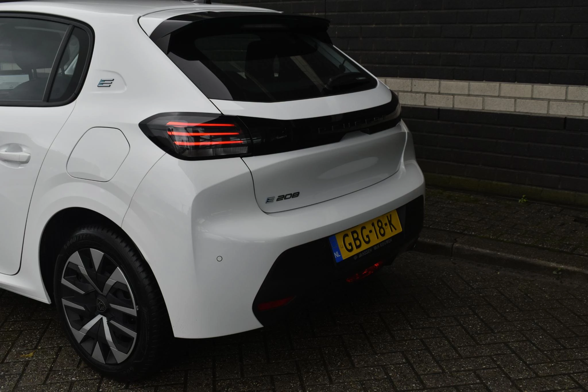 Hoofdafbeelding Peugeot e-208