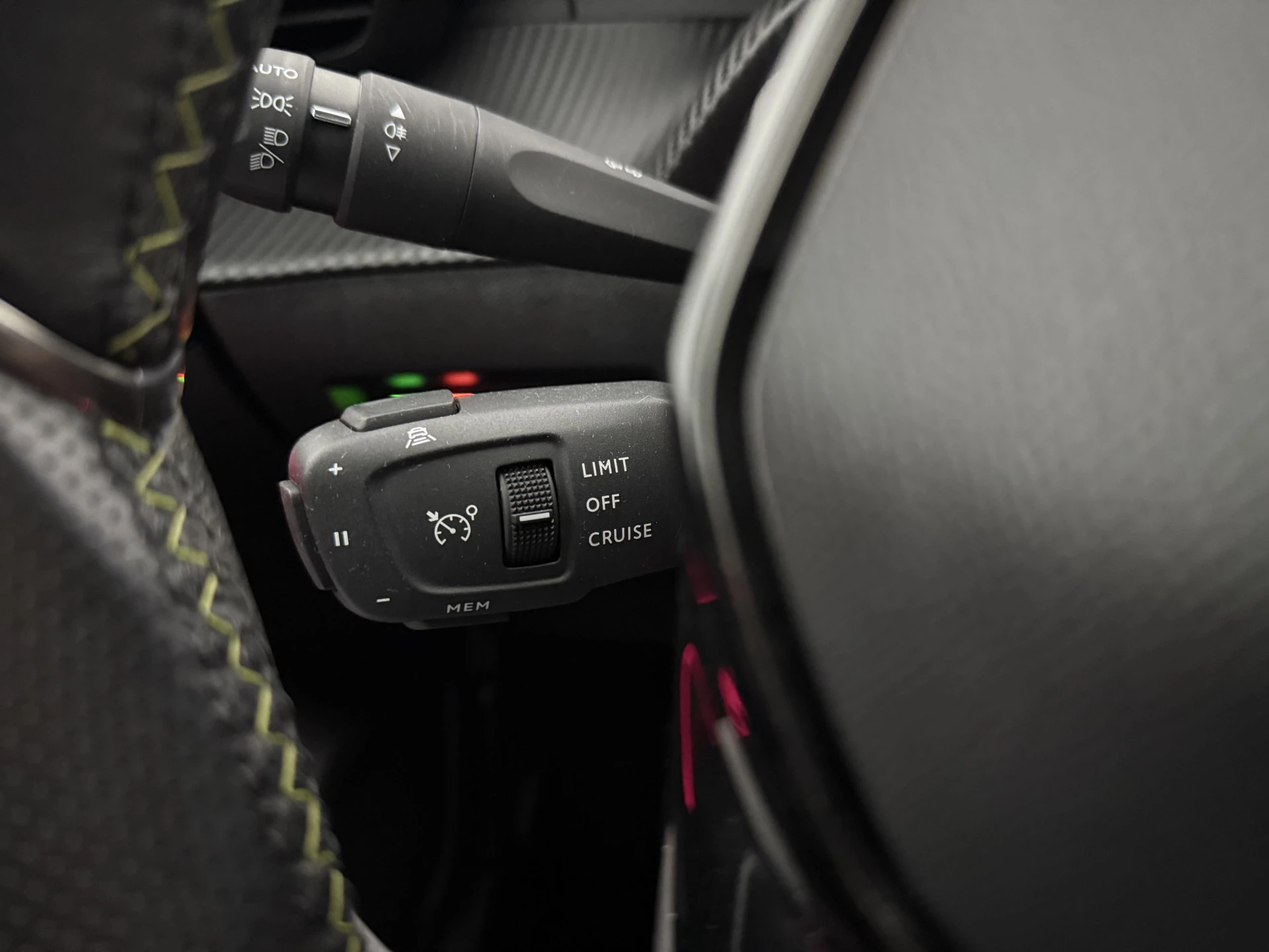 Hoofdafbeelding Peugeot e-208