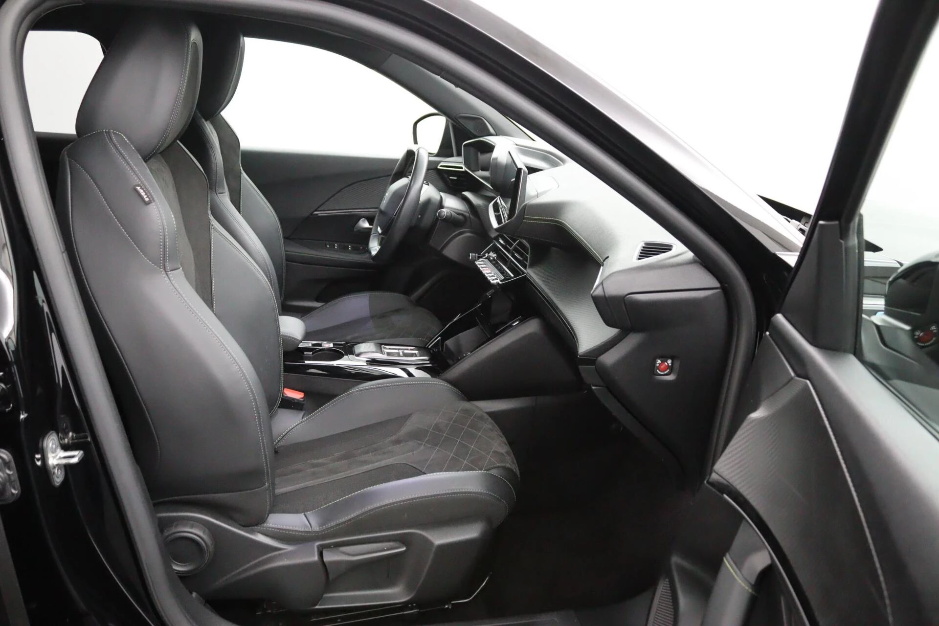 Hoofdafbeelding Peugeot e-2008