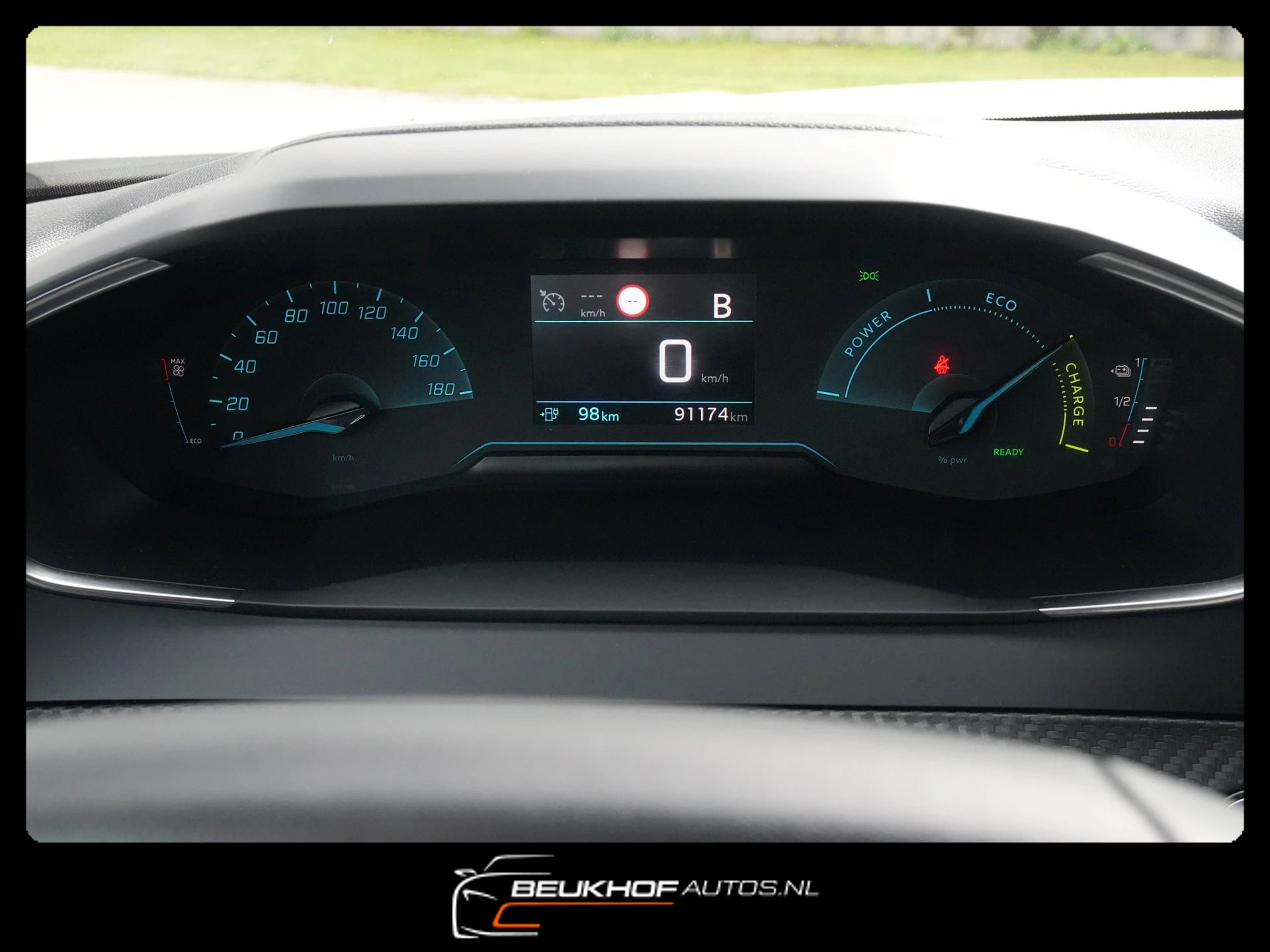 Hoofdafbeelding Peugeot e-2008