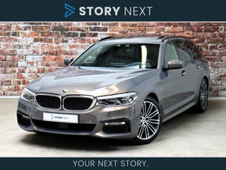 BMW 5 Serie Touring 530i xDrive High Executive M Sport Pakket Automaat / Navigatiesysteem Professional / Panoramadak / Driving Assistant Plus / Head-Up Display / HIfi / Comfortstoelen / Parking Assistant / M Sportremsysteem / Stoelverwarming / DAB / Adaptieve LED-koplampen