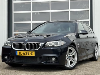 BMW 5 Serie Touring 528i High Executive 245pk | M-Pakket | Bi-xenon koplampen | Dodehoek detector | Elektrisch glazen panorama-dak | Head-up display | Rondomzicht camera | Voorstoelen verwarmd | Dealer onderhouden!