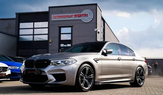 BMW 5-serie M5 | Carbon | Harman/Kardon | Dealer onderhouden | Sfeerverlichting | Donington Grau | 600PK | NAP | Origineel NL |