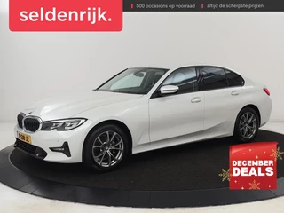 BMW 3-serie 318i Sport Line | Carplay | Camera |  Sportstoelen | Sfeerverlichting | Live Cockpit | Navigatie | Full LED | Half leder | Park Assist | Climate control | DAB | Cruise control | Bluetooth
