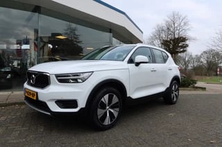 Hoofdafbeelding Volvo XC40 Volvo XC40 2.0 B3 MildHybrid Momentum Business I PARK ASSIST I TREKHAAK