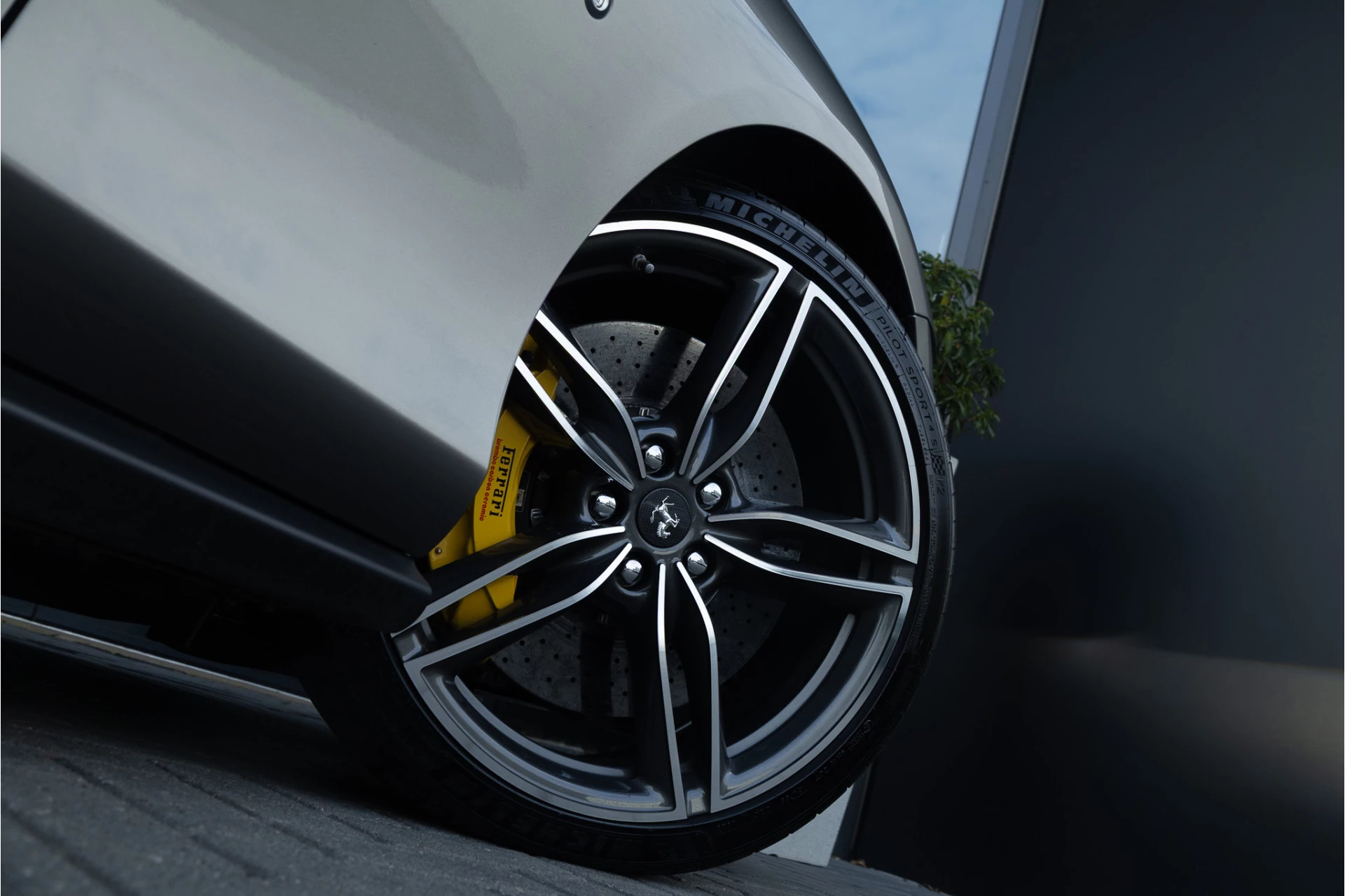 Hoofdafbeelding Ferrari Roma
