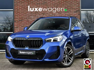 Hoofdafbeelding BMW X1 BMW X1 sDrive20i 170pk M-Sport Pano ACC HUD 360 H/K 19inch El-zetels