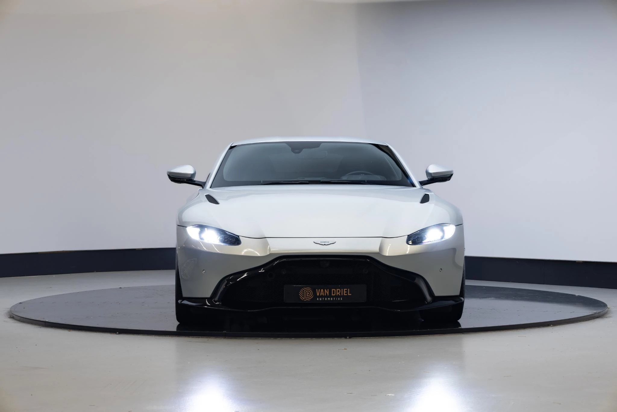 Hoofdafbeelding Aston Martin V8 Vantage