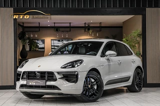 Hoofdafbeelding Porsche Macan Porsche Macan 2.9 Turbo|Krijtgrijs|Pano|Leder|Chrono|Luchtv.