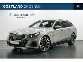 Hoofdafbeelding BMW 5 Serie BMW 5 Serie Touring 550e xDrive M Sport Automaat / Panoramadak / Trekhaak / Bowers & Wilkins / Adaptief onderstel professional / Parking Assistant Professional / Comfort Access