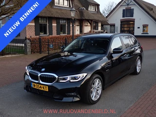 BMW 3 Serie Touring 320e Business Edition Plus ACC / CARPLAY / CAMERA / TREKHAAK / LEER