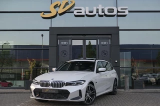 BMW 3-serie Touring 330e M-sport 292pk Facelift Panoramadak Trekhaak Harman/Kardon Head-up Leder 19" LMV