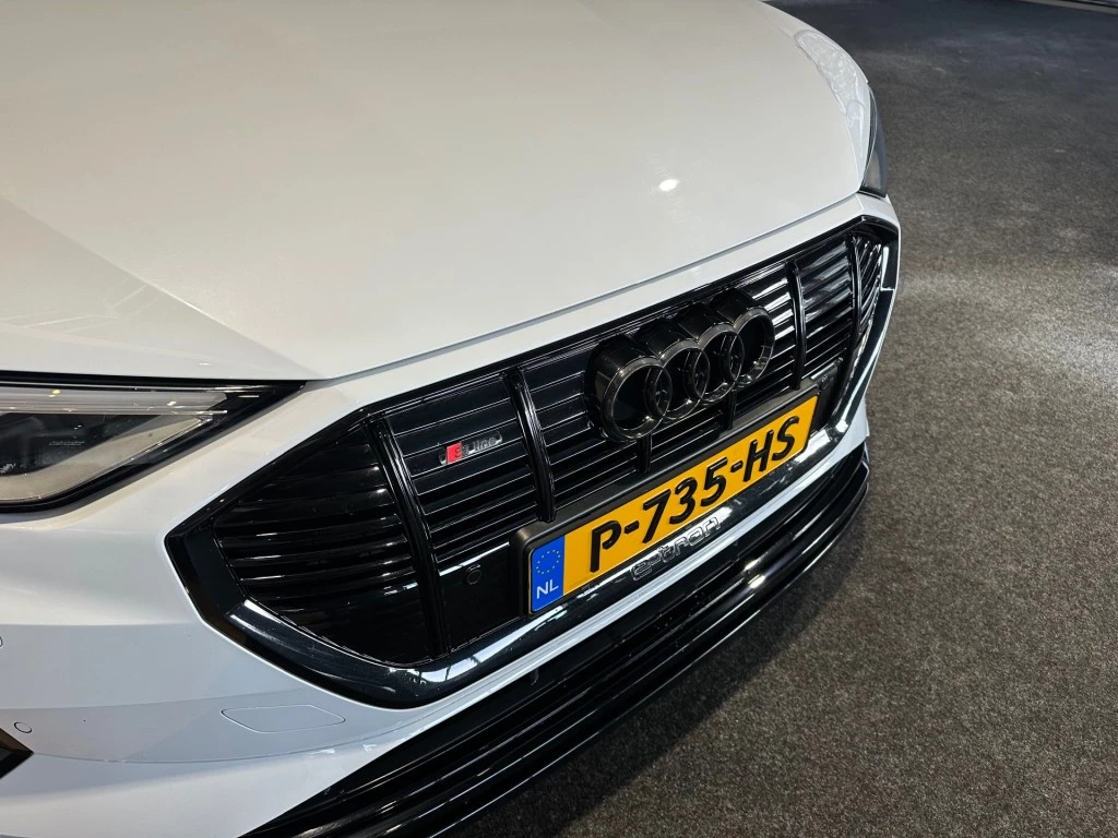 Hoofdafbeelding Audi e-tron