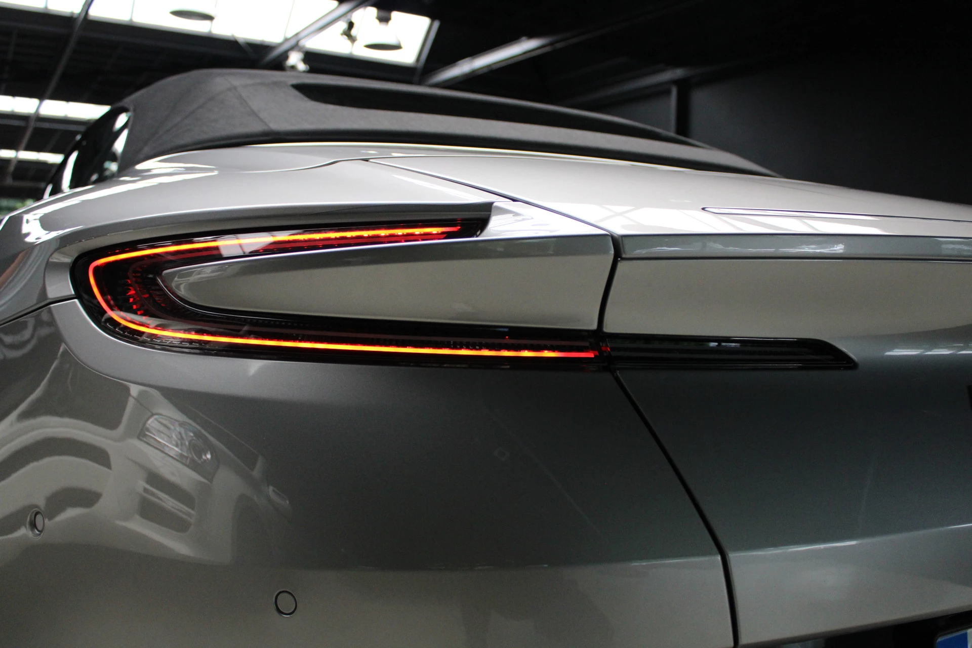 Hoofdafbeelding Aston Martin V8 Volante