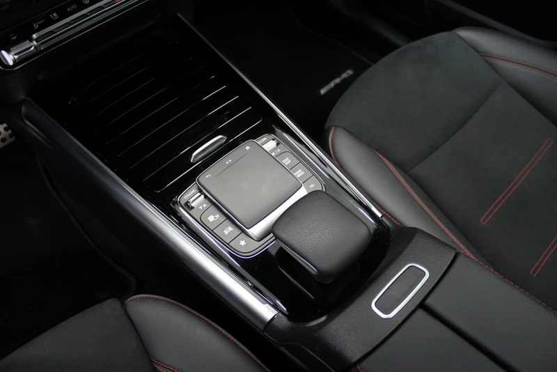 Hoofdafbeelding Mercedes-Benz EQA