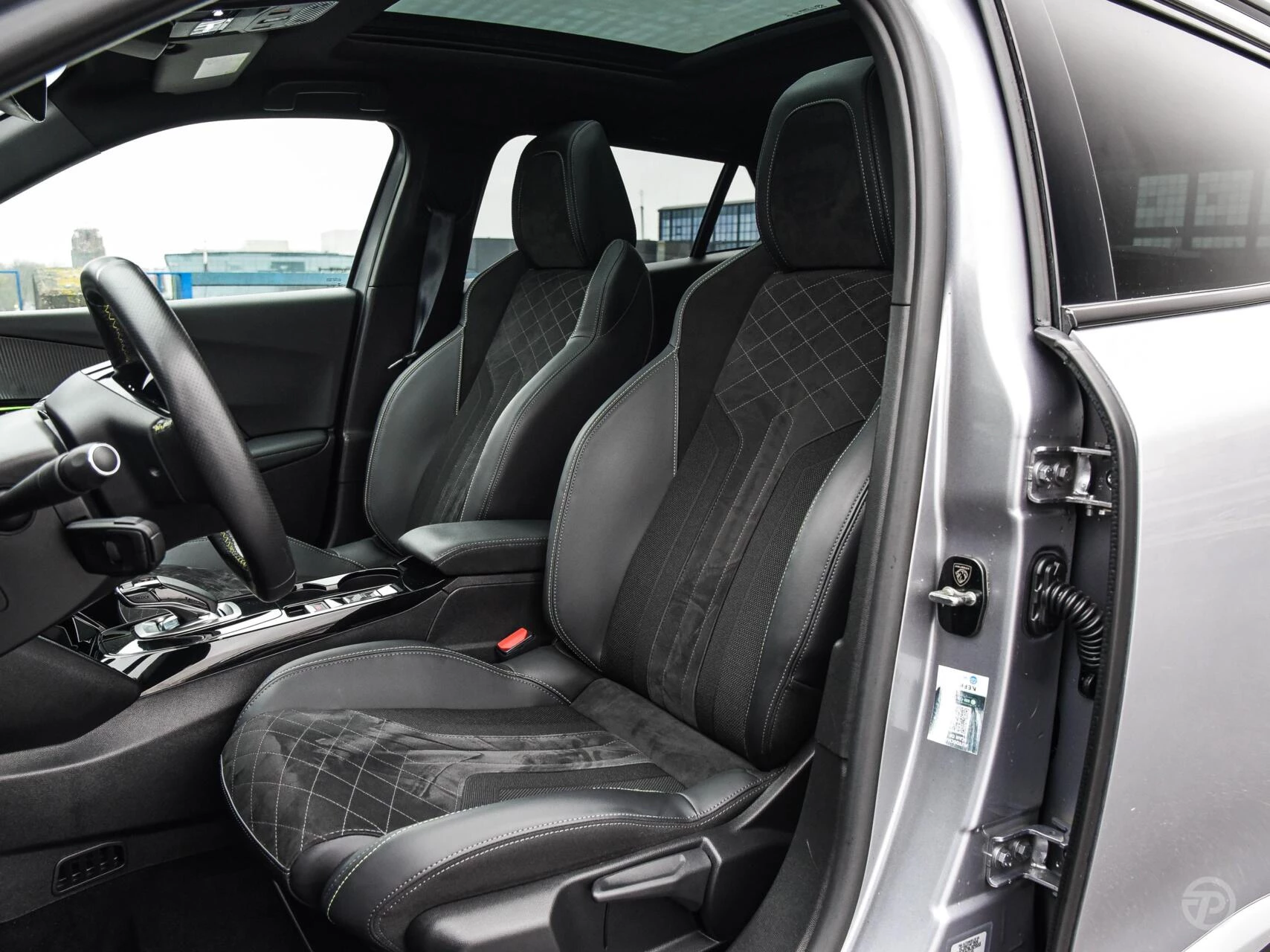 Hoofdafbeelding Peugeot e-2008