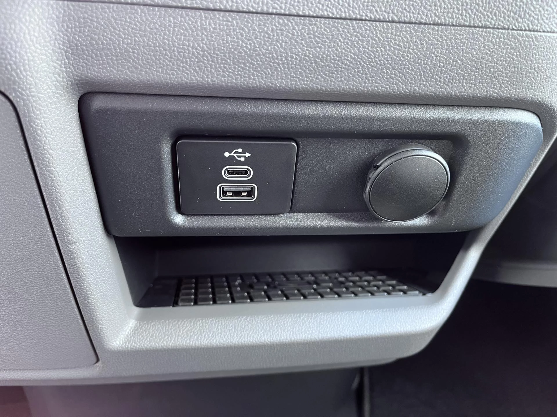 Hoofdafbeelding Volkswagen T7 170 pk Automaat , 18" LMV LED PDC v+a 13"Radiosysteem, alarm