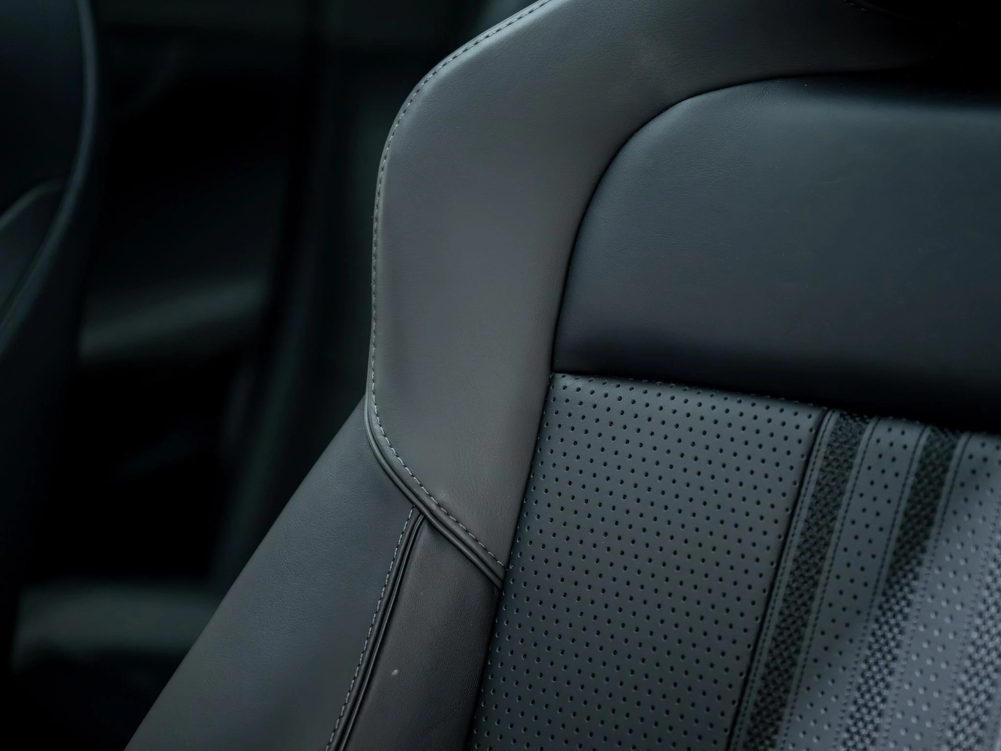 Hoofdafbeelding Aston Martin DBX