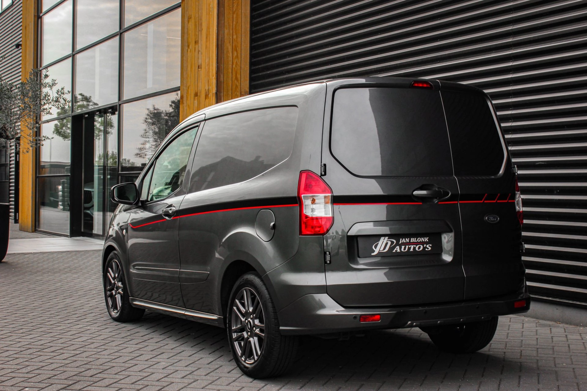 Hoofdafbeelding Ford Transit Courier