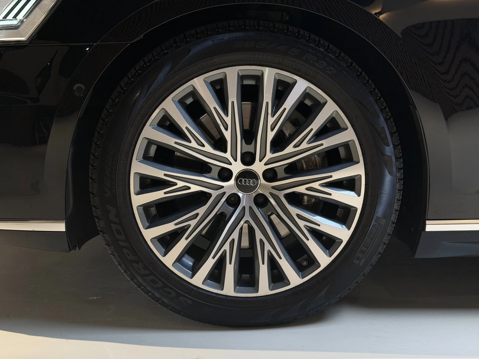 Hoofdafbeelding Audi A8