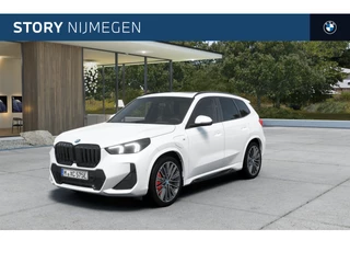 BMW X1 xDrive25e M Sport Automaat / Panoramadak / Sportstoelen / M Adaptief onderstel / Comfort Access / Harman-Kardon / Achteruitrijcamera / Adaptieve LED