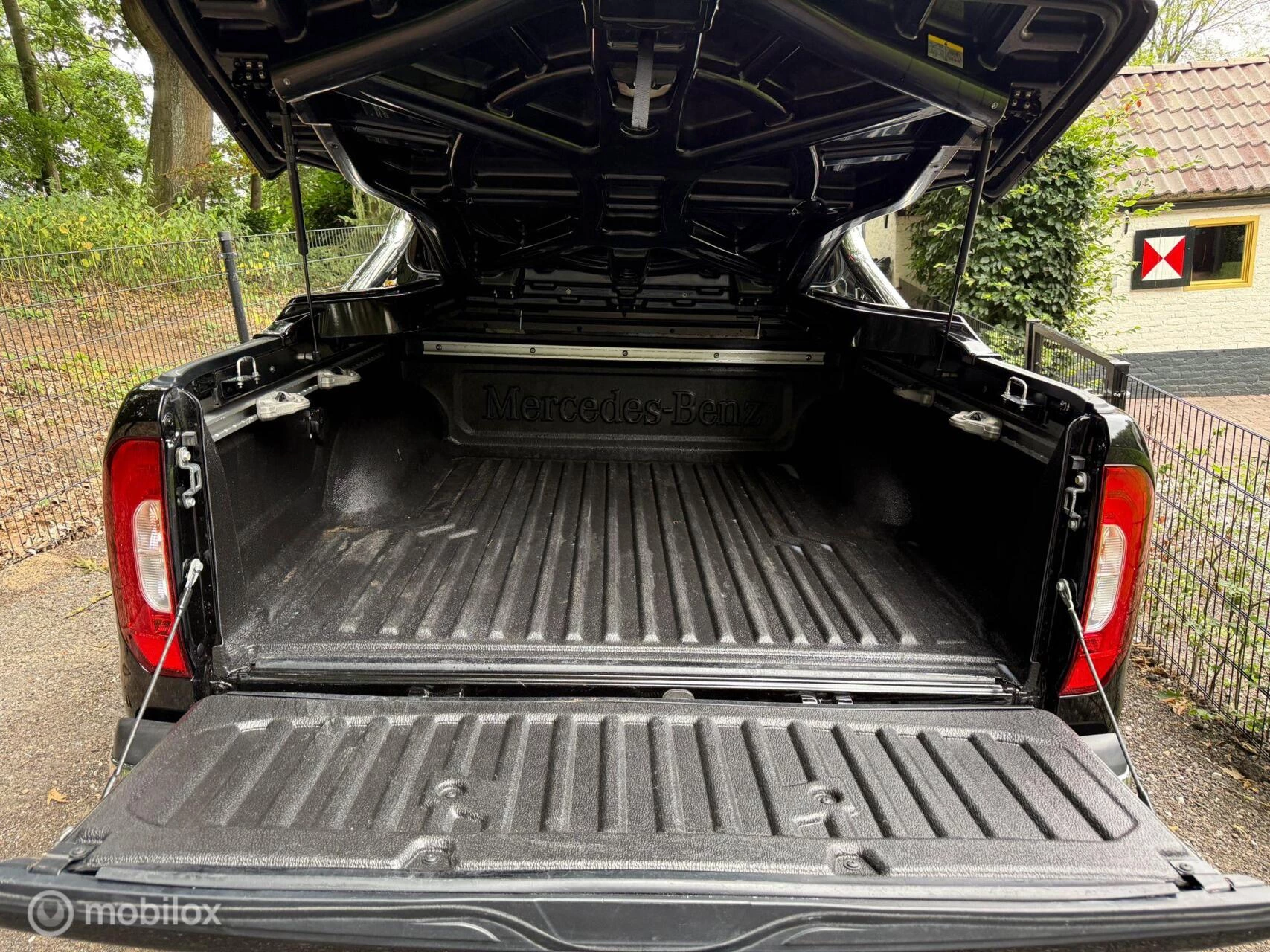Hoofdafbeelding Mercedes-Benz X-Klasse